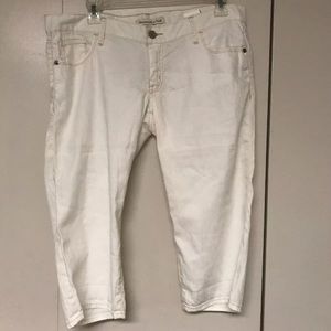 Abercrombie and Fitch white Capri pants, size 4